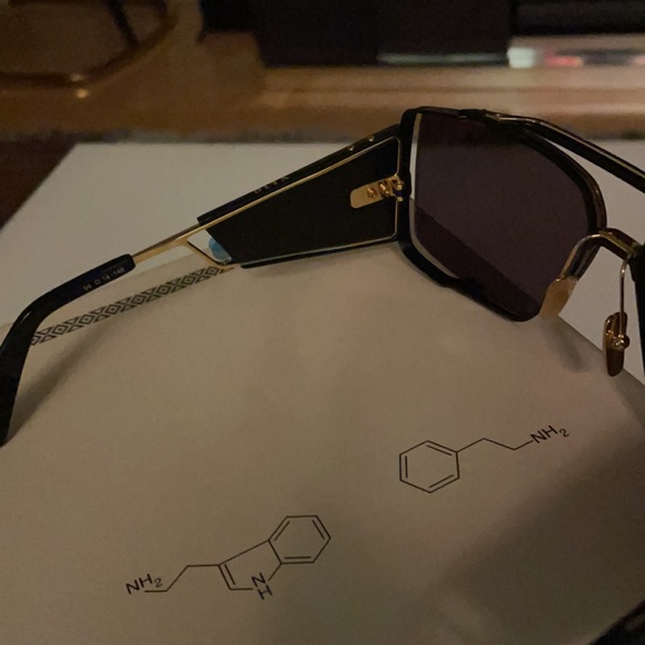 *Dita* Souliner Two - Picture 6 of 9